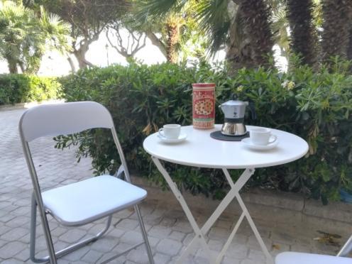 Pappalardo - Regina Elena Apartment Trapani Bagian luar foto